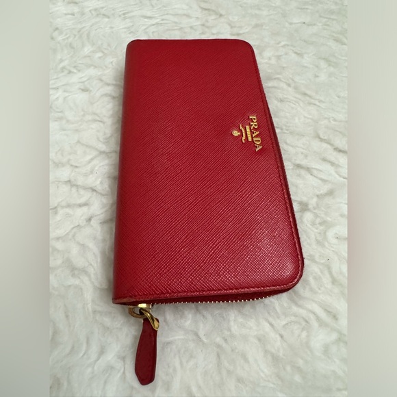 Prada organizer wallet comes with COA - Picture 2 of 12